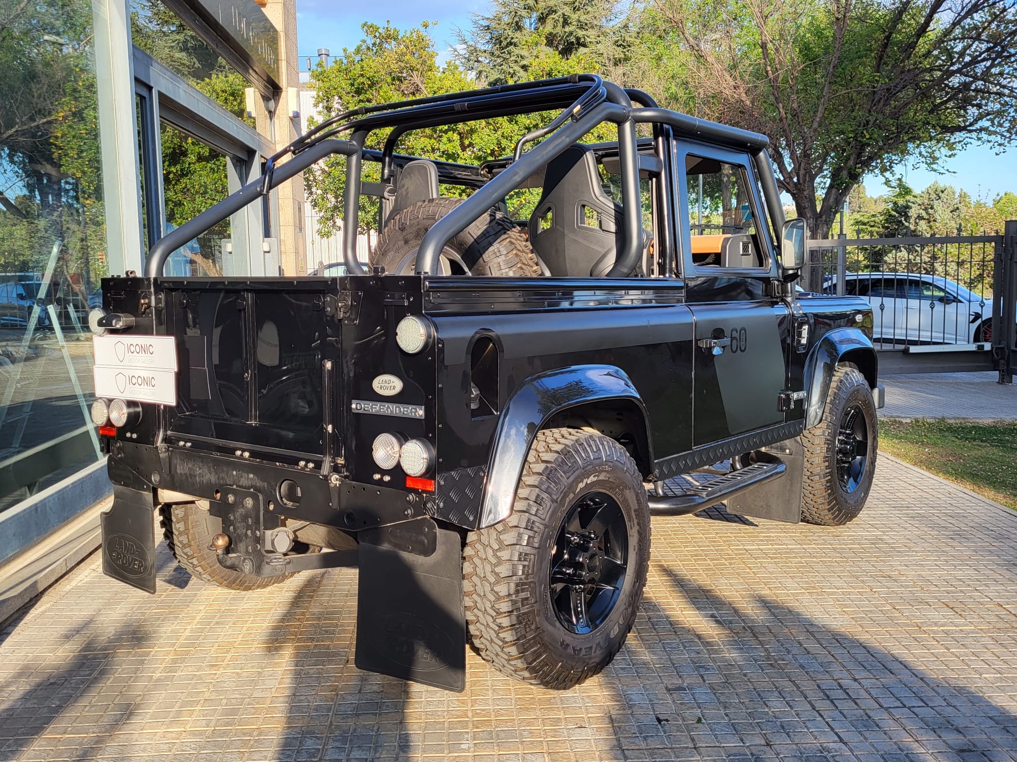 LAND-ROVER DEFENDER 90 SVX 60 YEARS