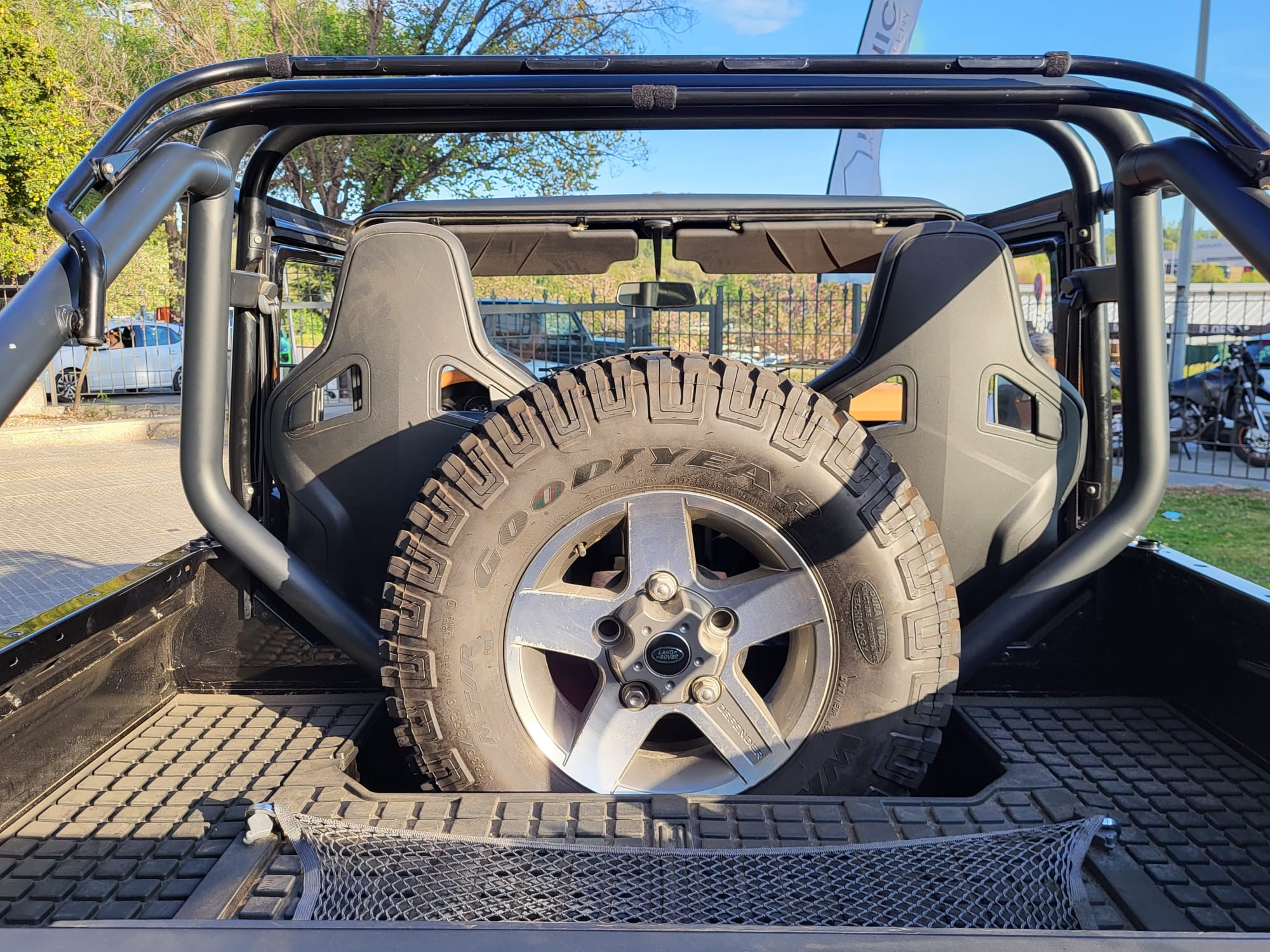 LAND-ROVER DEFENDER 90 SVX 60 YEARS