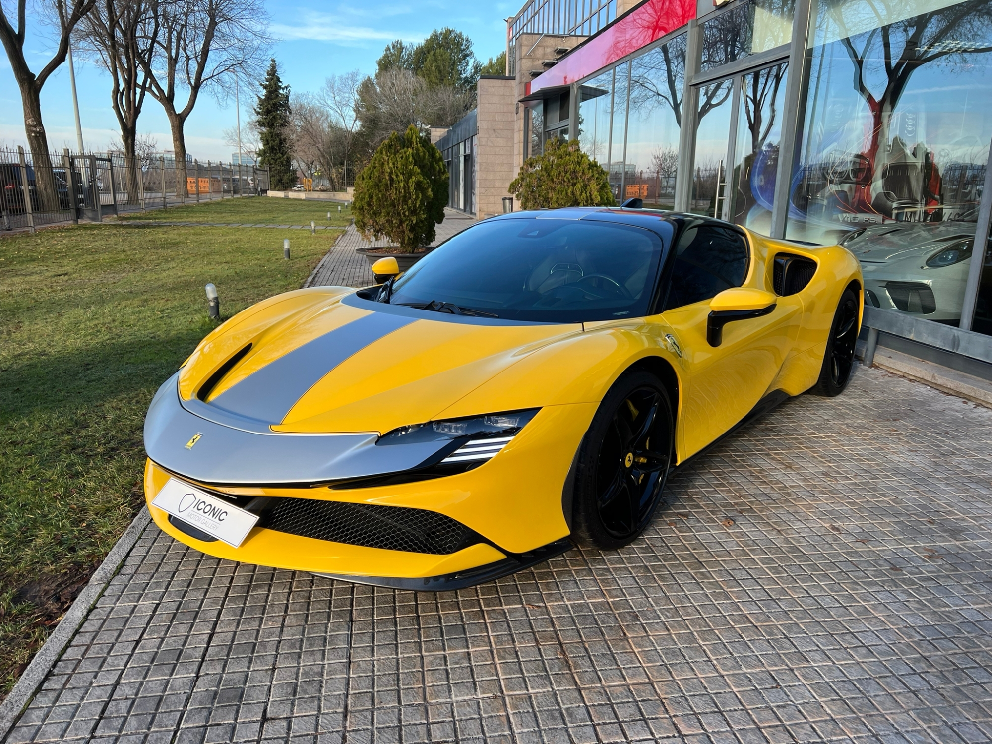 FERRARI SF90 STRADALE