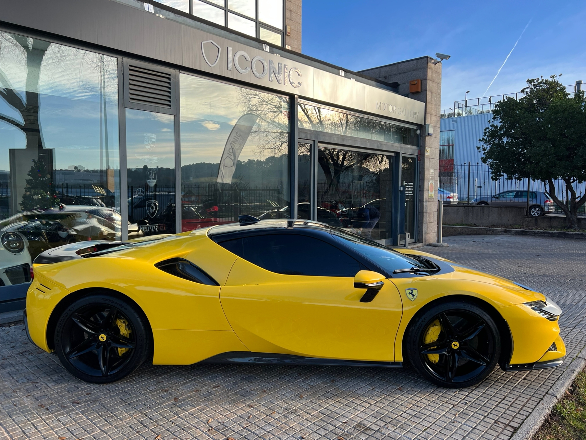 FERRARI SF90 STRADALE