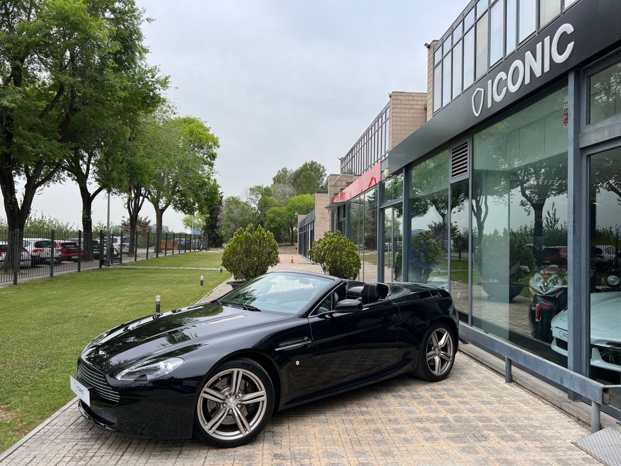 ASTON MARTIN VANTAGE ROADSTER N400