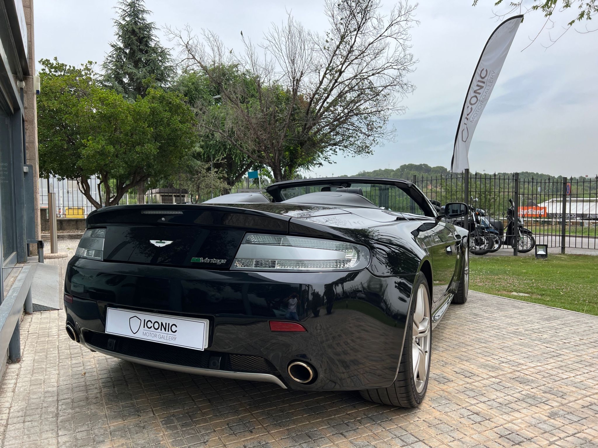 ASTON MARTIN VANTAGE ROADSTER N400