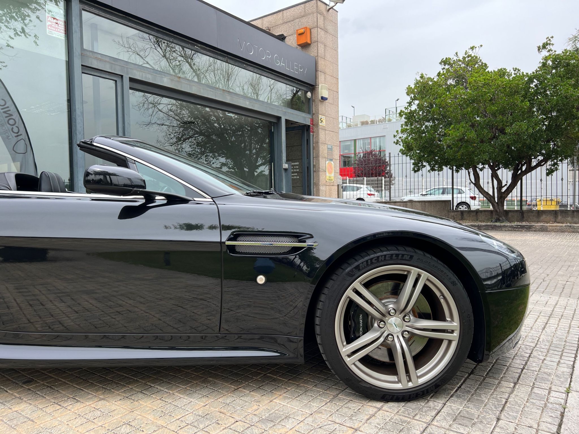 ASTON MARTIN VANTAGE ROADSTER N400