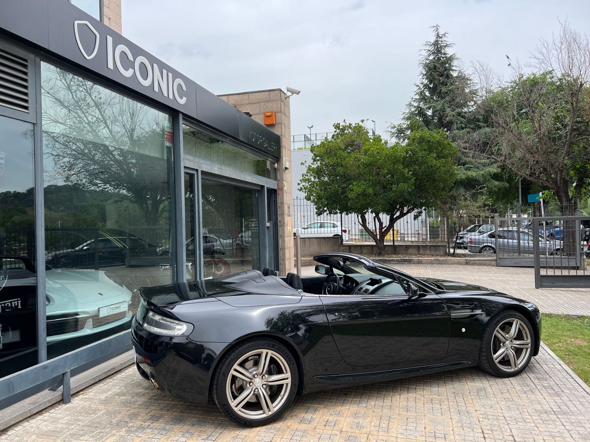 ASTON MARTIN VANTAGE ROADSTER N400