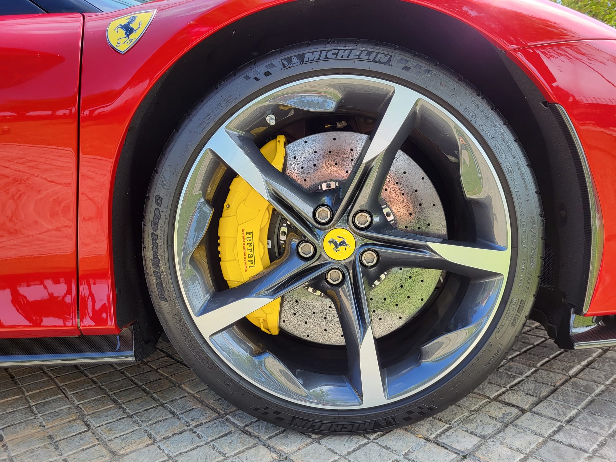 FERRARI SF90 STRADALE COUPÉ