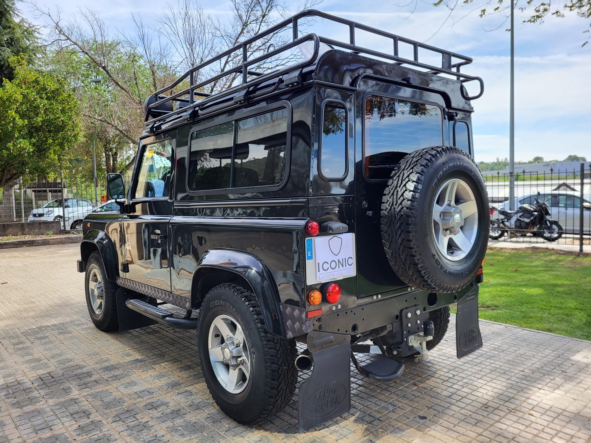 LAND-ROVER DEFENDER 90 BLACK EDITION 16/80