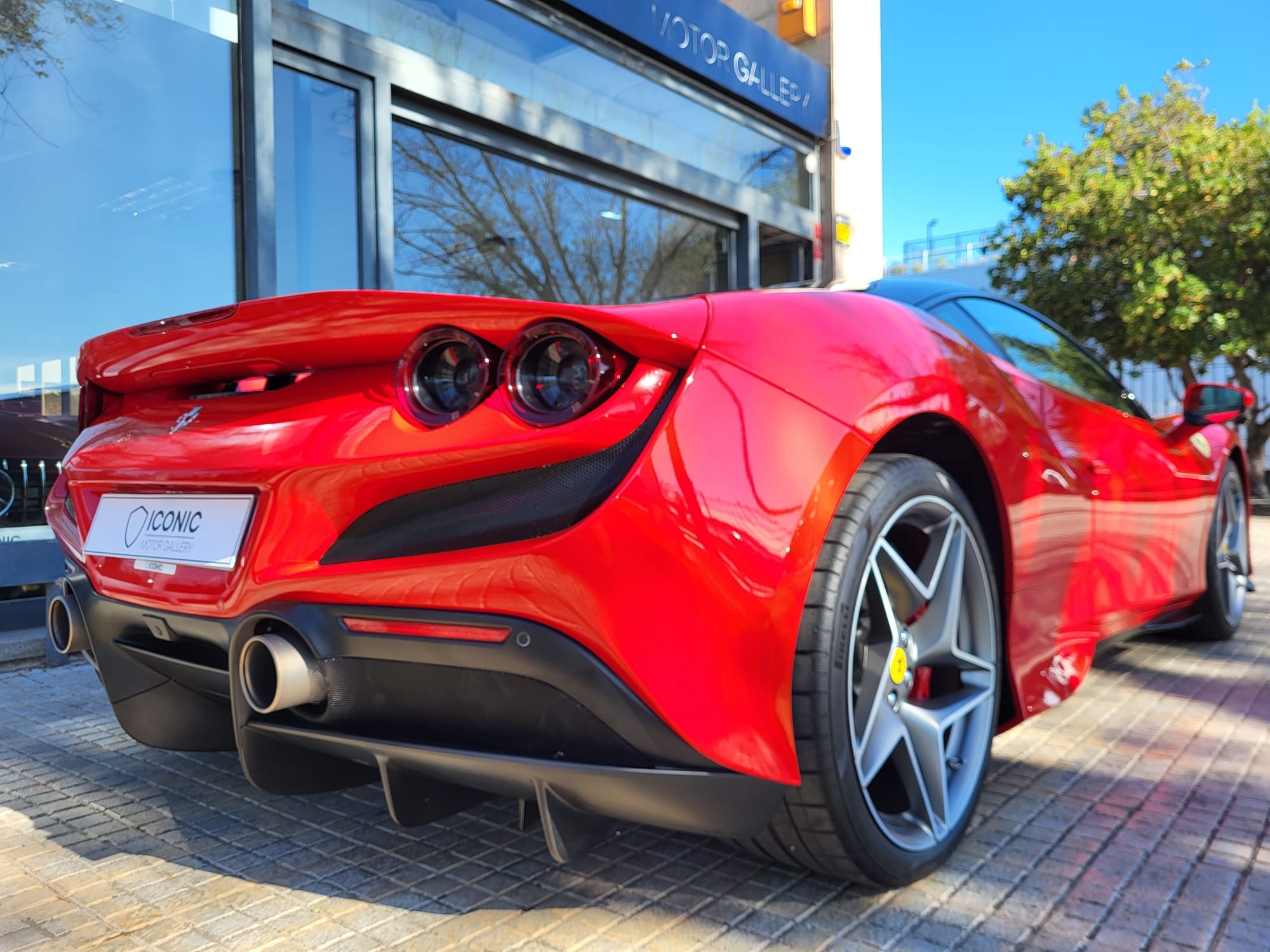 FERRARI F8 TRIBUTO