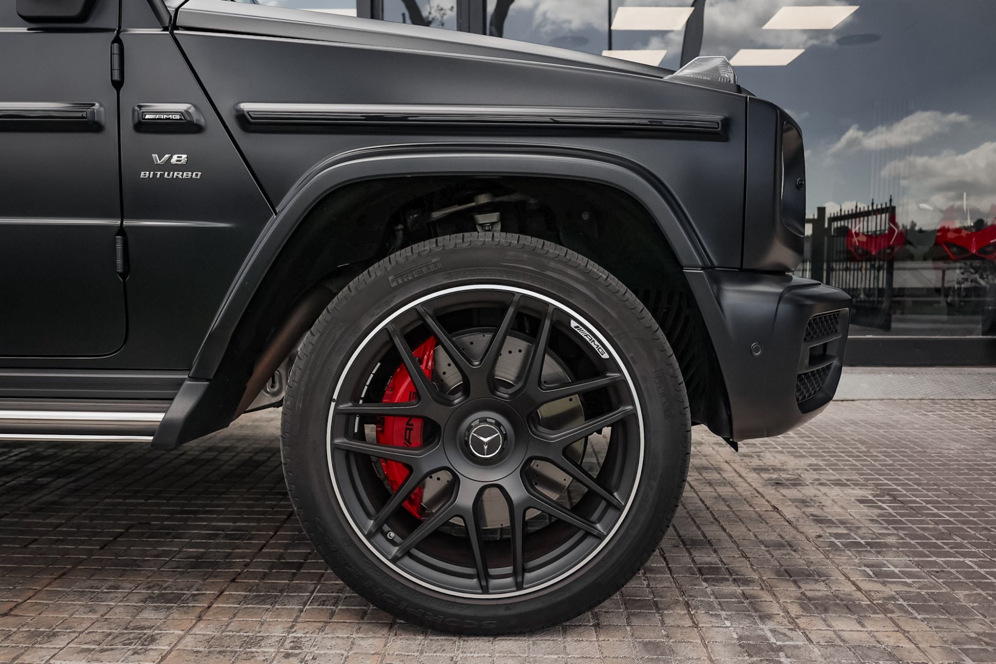 MERCEDES-BENZ G63 AMG