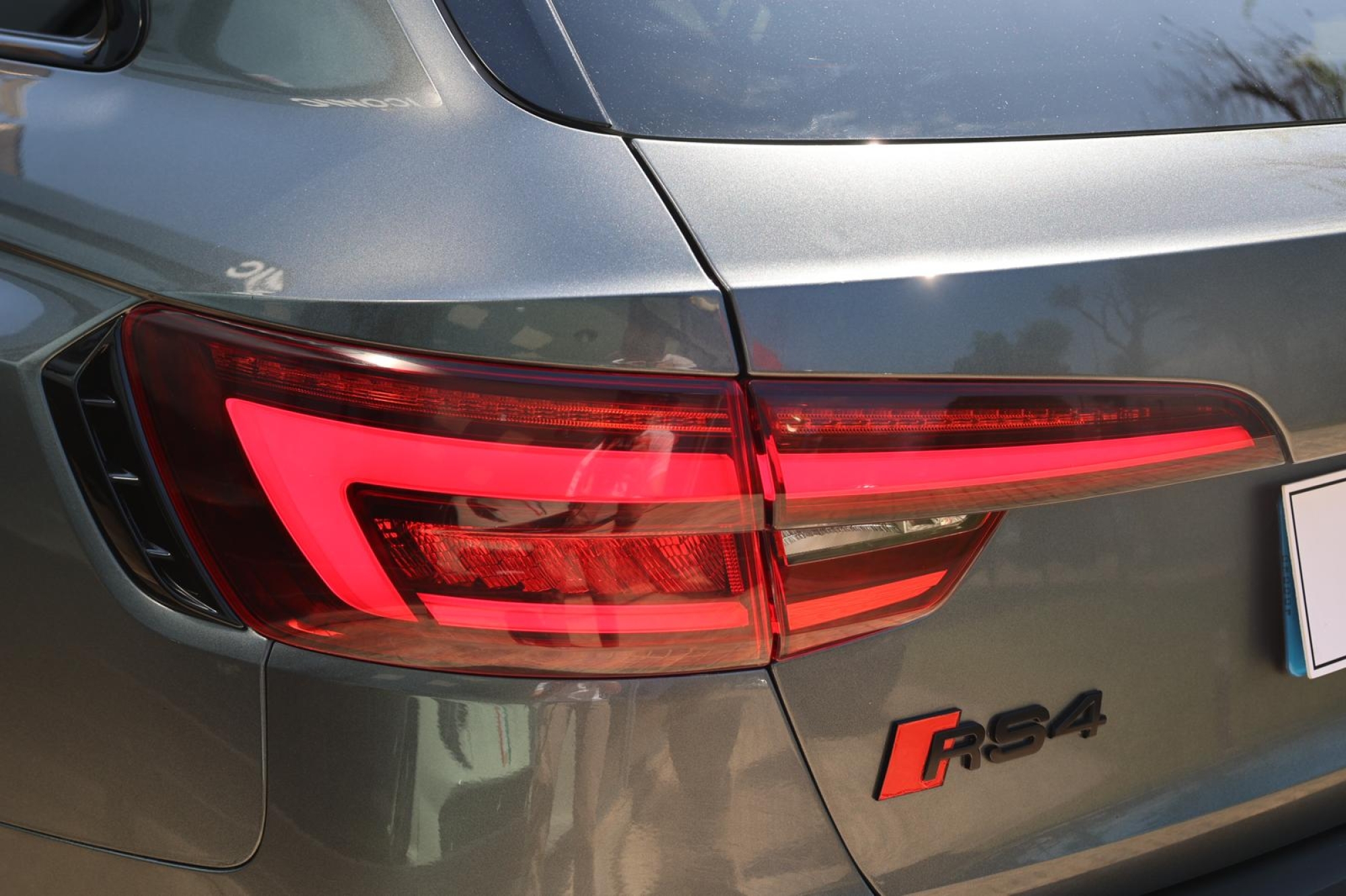 AUDI RS4 AVANT