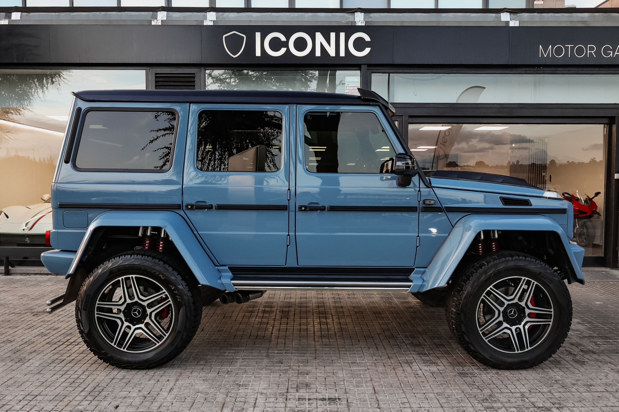 MERCEDES-BENZ G500 4x4 2