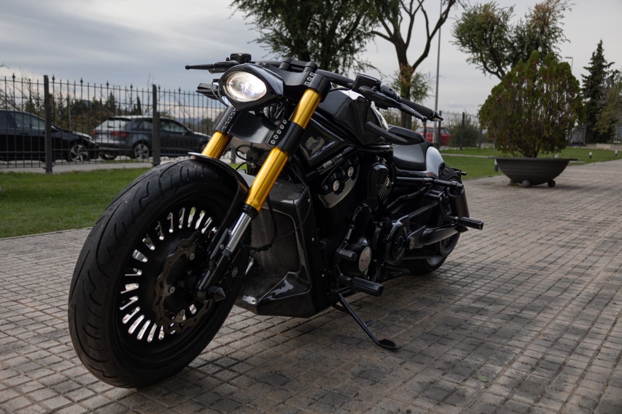 HARLEY-DAVIDSON NIGHT ROAD SPECIAL