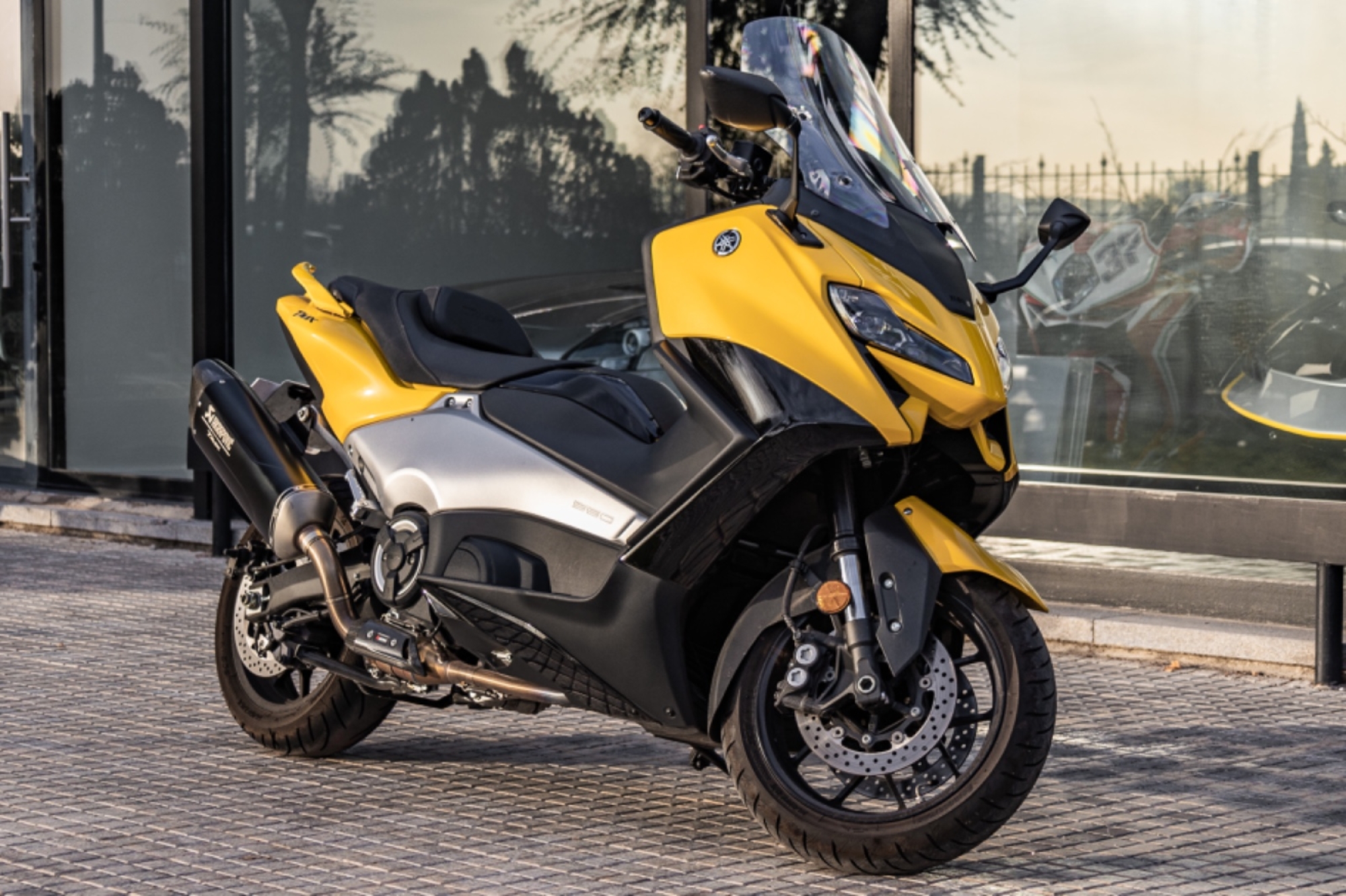 YAMAHA TMAX 560