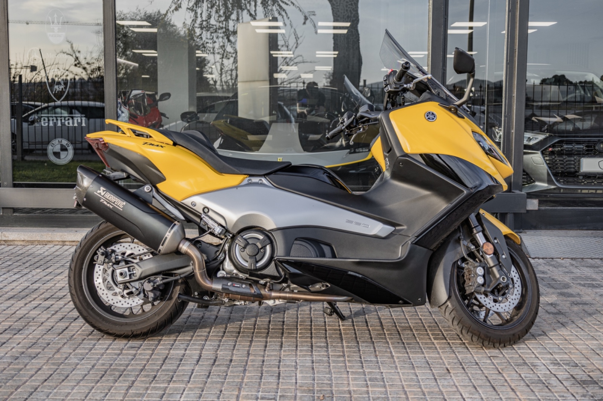 YAMAHA TMAX 560