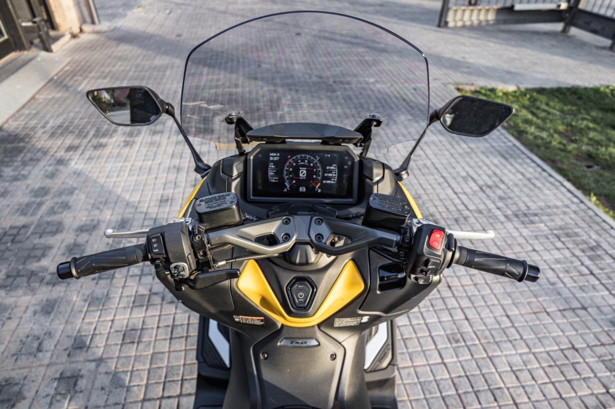 YAMAHA TMAX 560