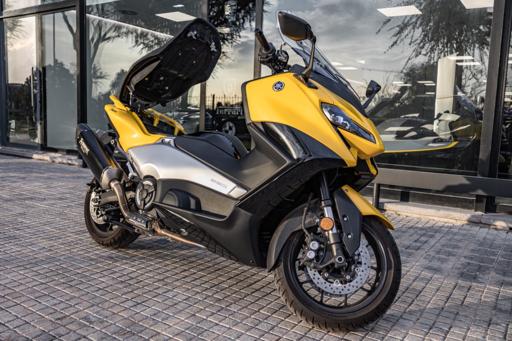 YAMAHA TMAX 560