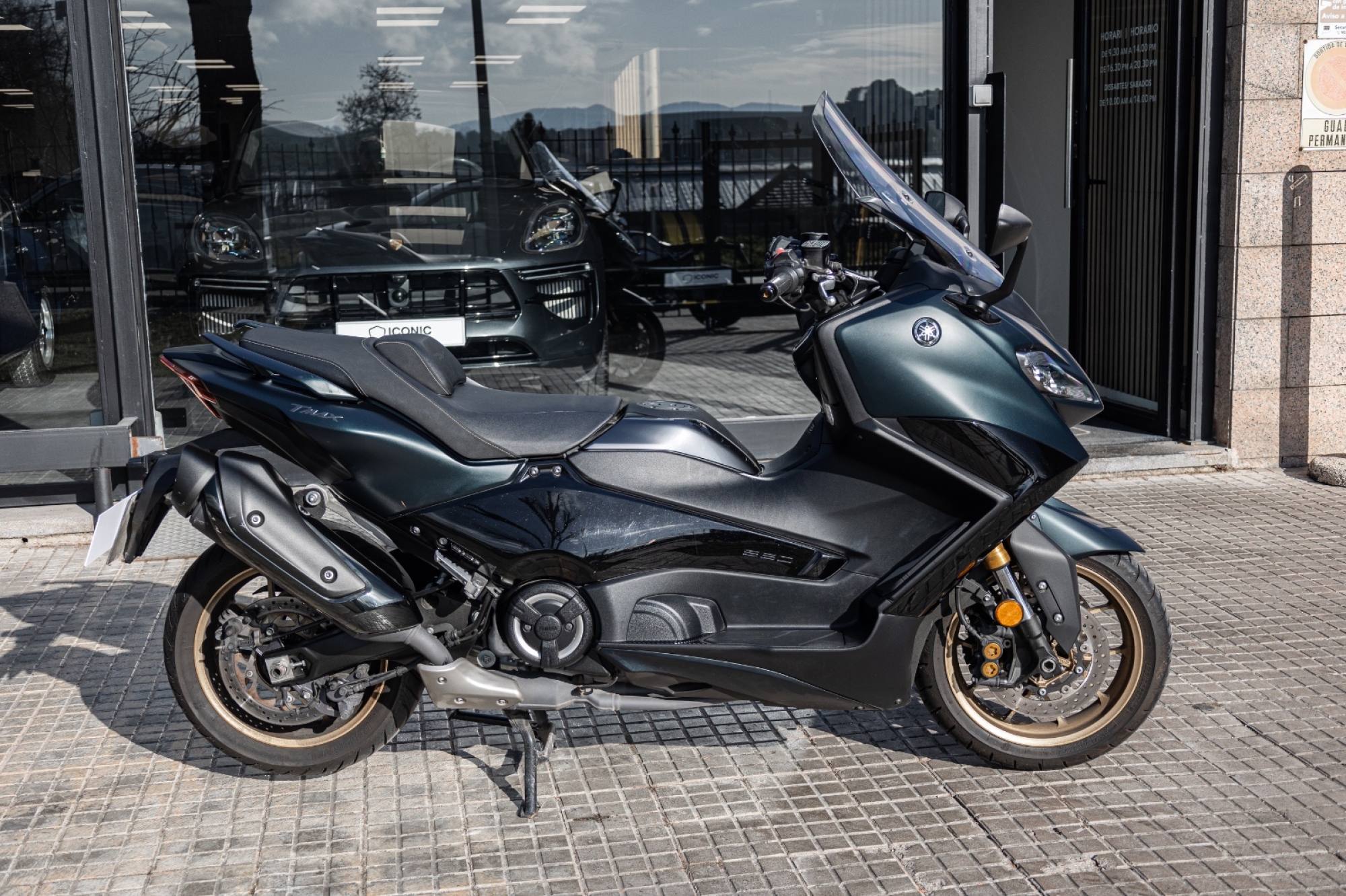 YAMAHA TMAX 560