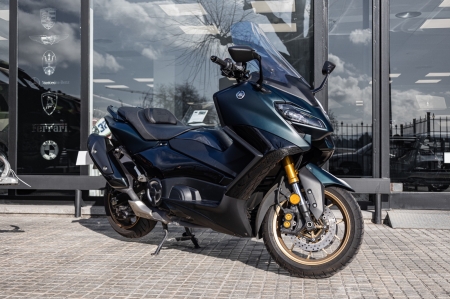 YAMAHA TMAX 560