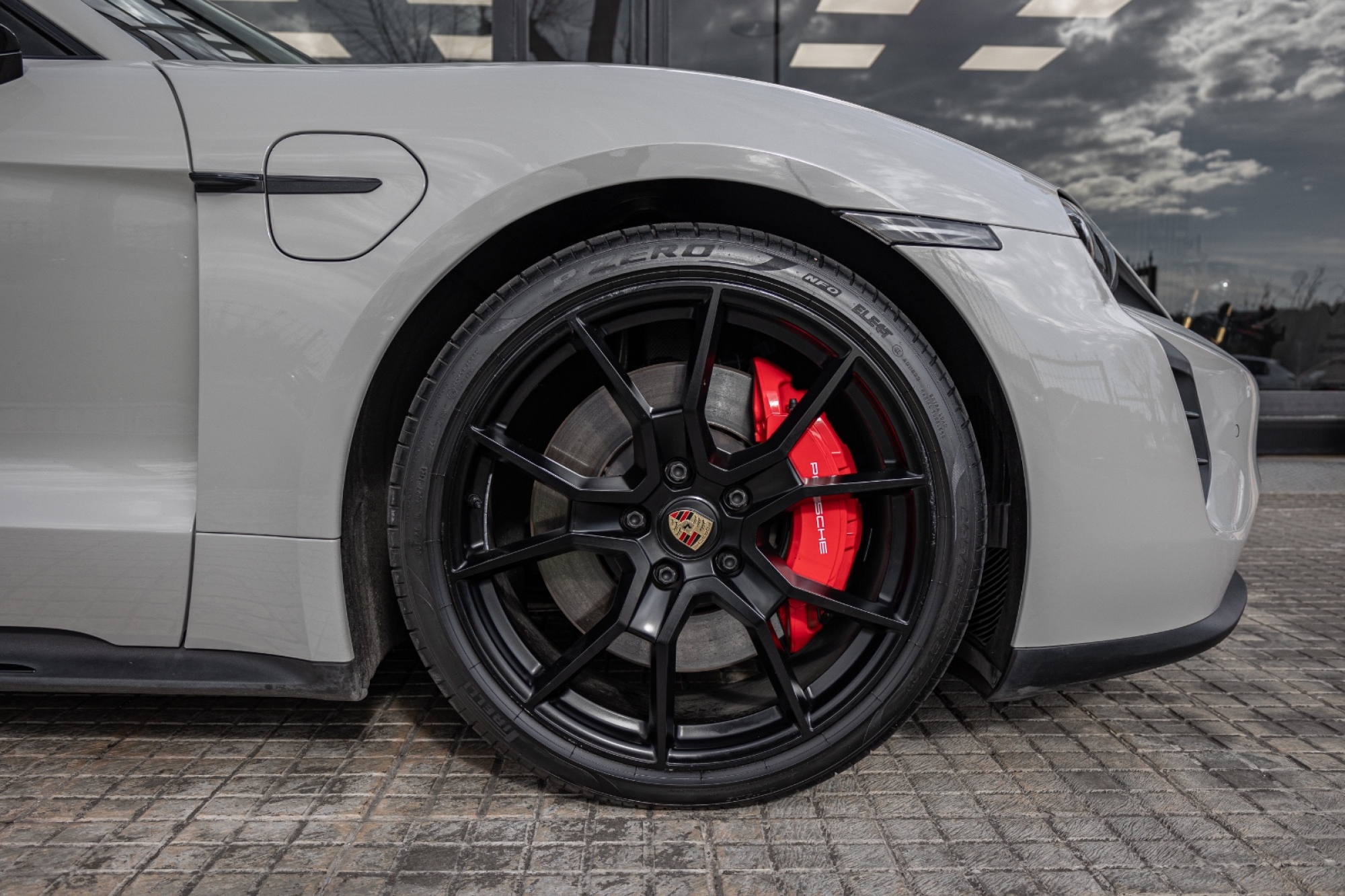 PORSCHE TAYCAN GTS SPORT TURISMO