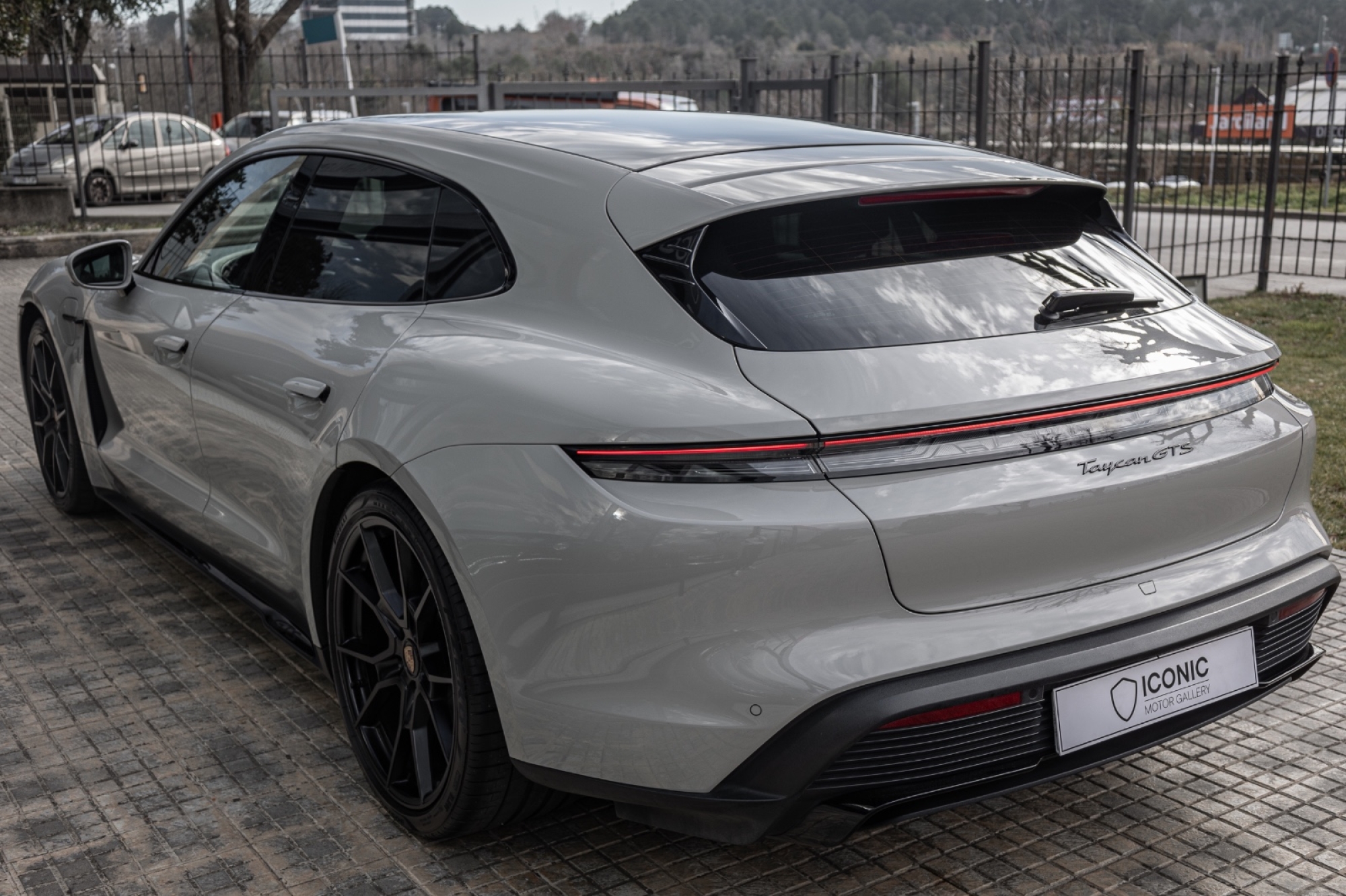 PORSCHE TAYCAN GTS SPORT TURISMO